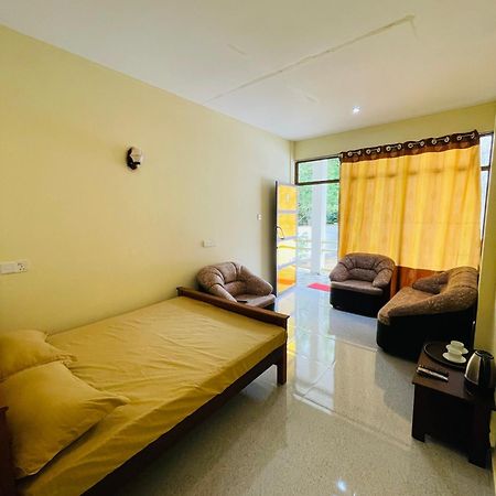 Great Victoria Palace Ratnapura Bagian luar foto