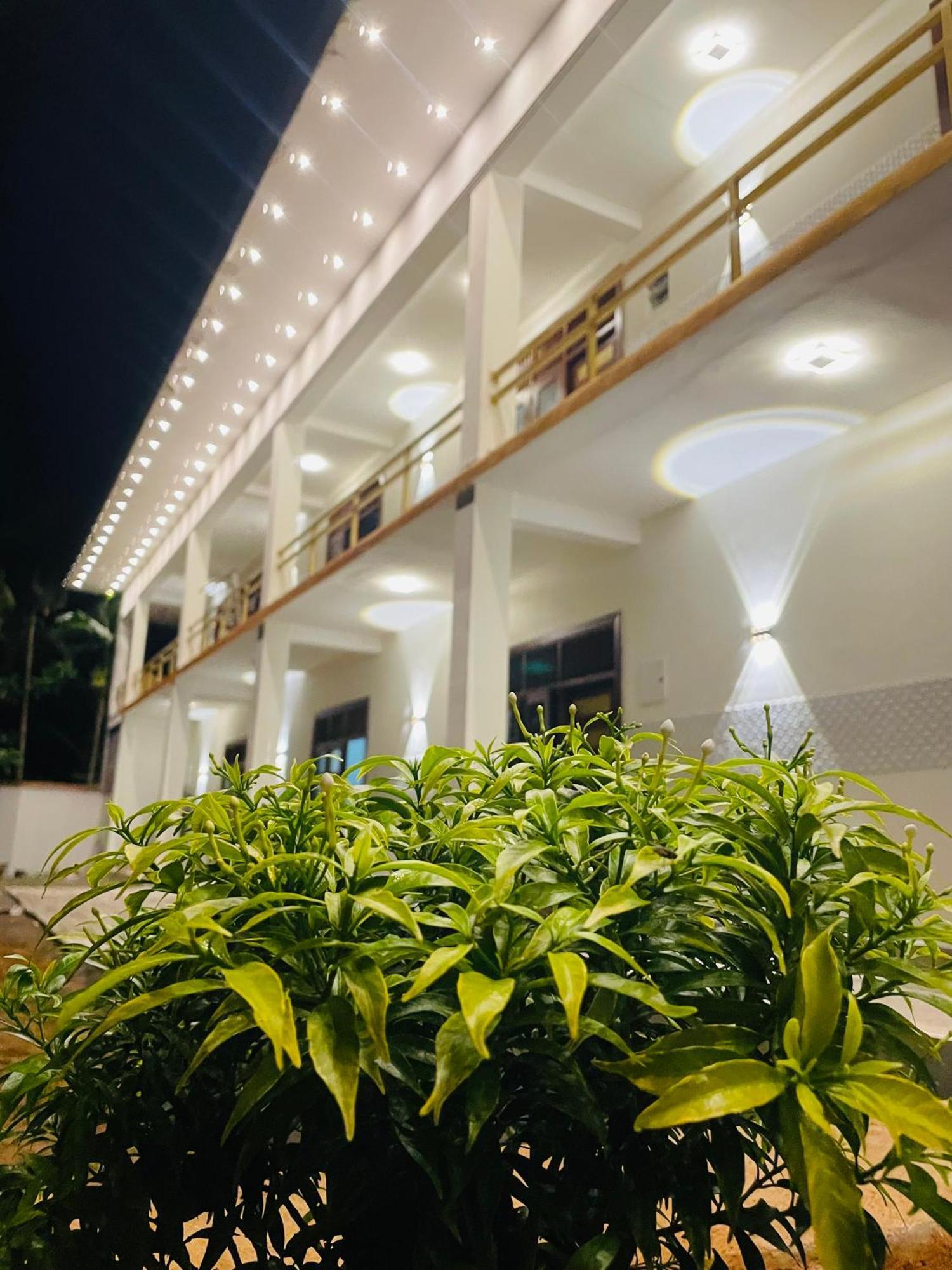 Great Victoria Palace Ratnapura Bagian luar foto