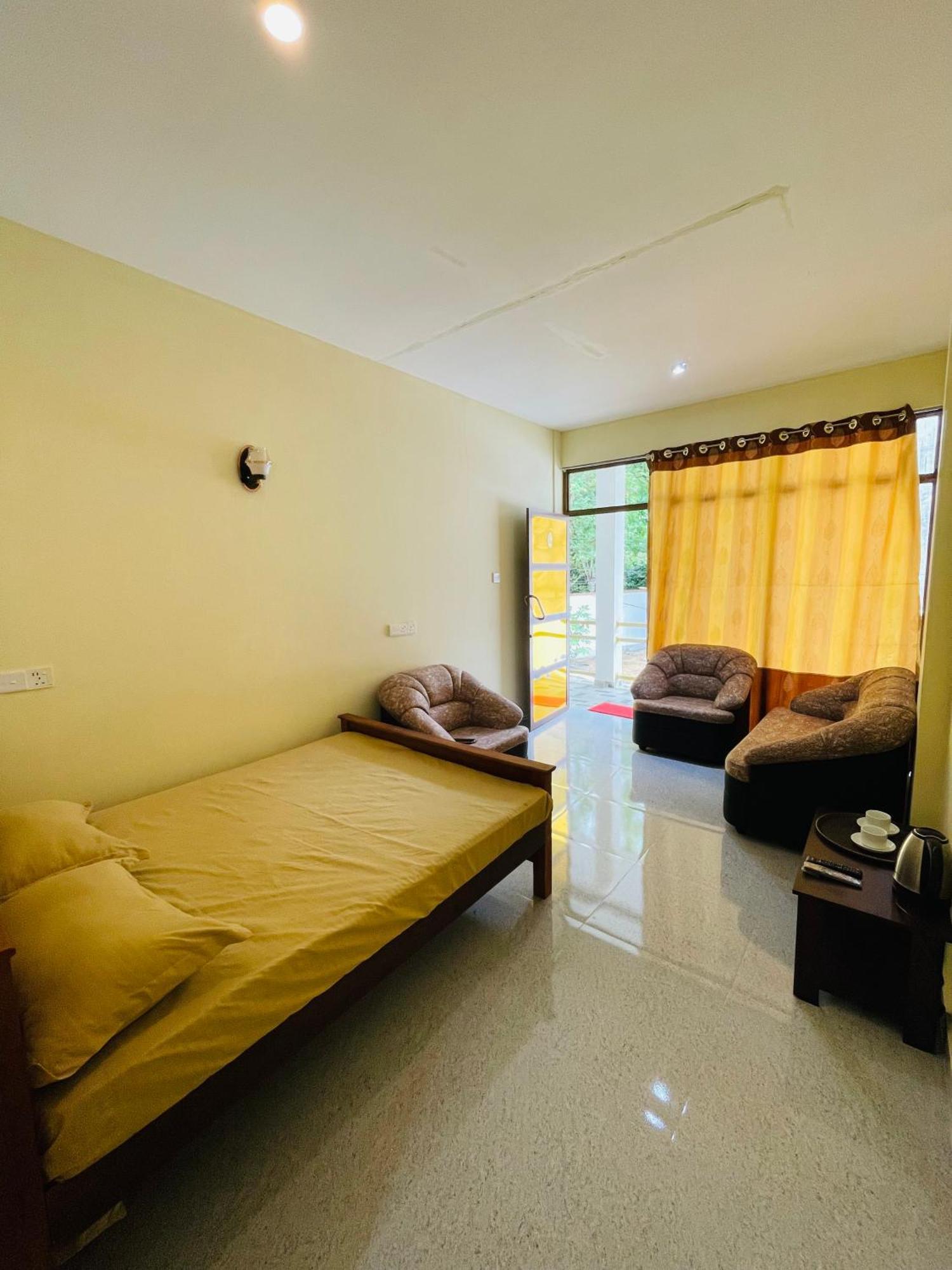 Great Victoria Palace Ratnapura Bagian luar foto